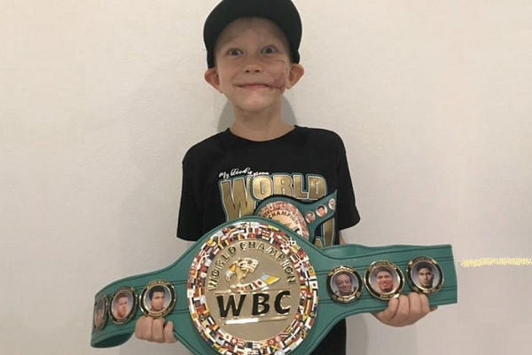 Young Bridger Walker endows with WBC Belt for saving little sister from an aggressive dog