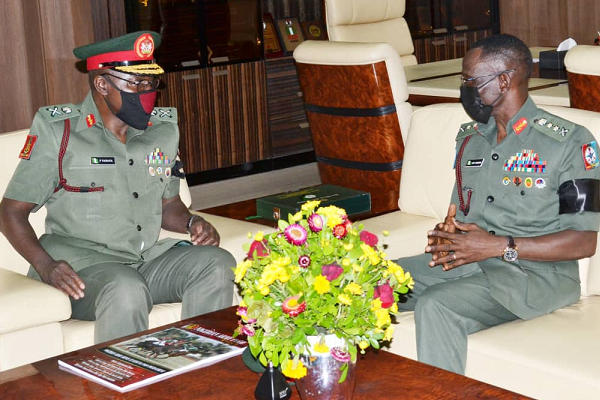 Chief of Defence Staff (CDS), General Lucky Irabor hosted new Chief of Army Staff (COAS), Major General Faruk Yahaya at Defence Headquarters (DHQ) in Abuja