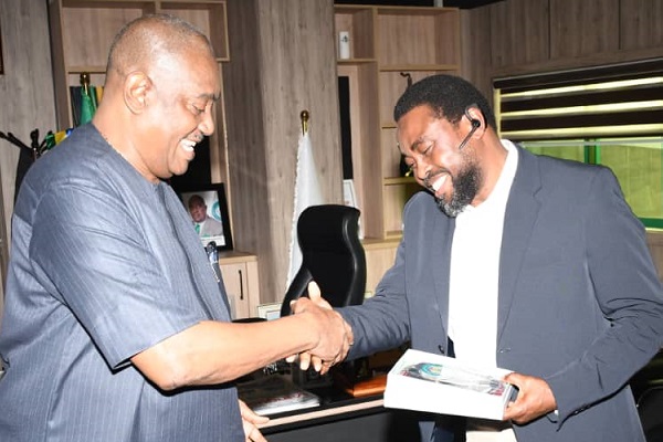 Chairman of the Police Service Commission (PSC), retired Inspector General of Police Solomon Arase with Chairman of Human and Environmental Developmental Agenda (HEDA) Resource Centre, Olanrewaju Suraju