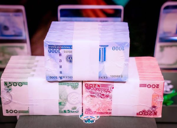 Naira weakens as oil revenue slumps amid global trade fears