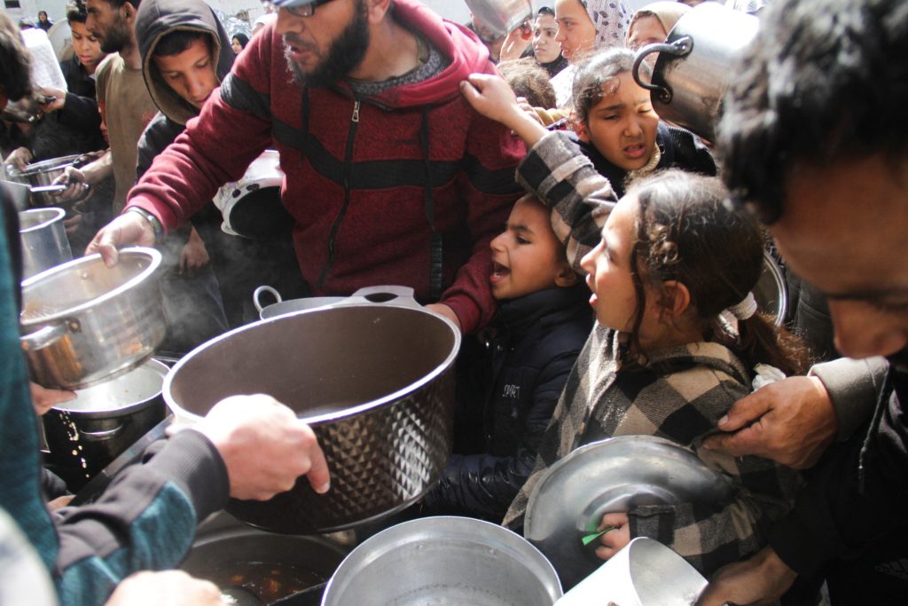 Gaza residents struggling to receive free food