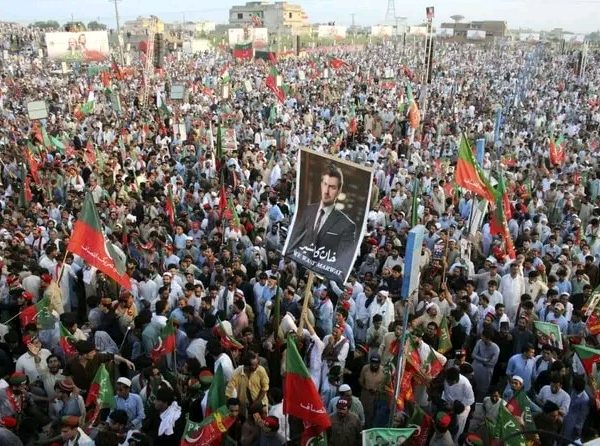 Violent protests rock Pakistan as citizens demand former PM Imran Khan’s release 