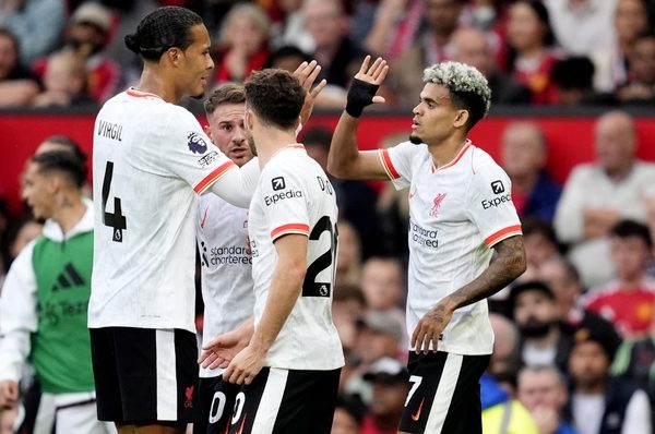 Liverpool flog miserable United 0-3 at Old Trafford
