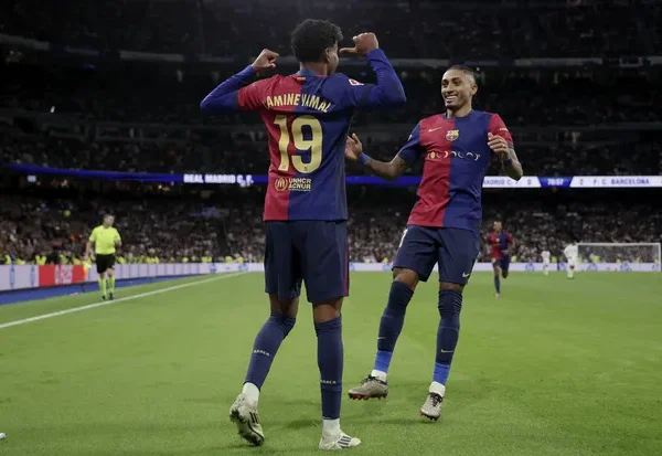 Barcelona wallop Real Madrid in El Clásico
