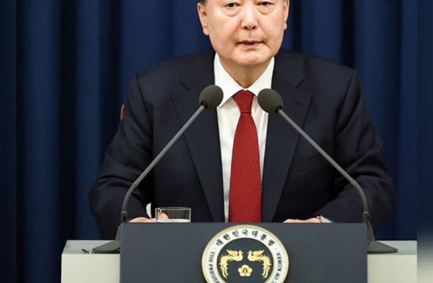South Korea presidential aides resign amidst political crisis