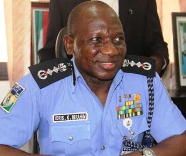 Police suspend high-ranking officer and halt salary payments amid controversy
