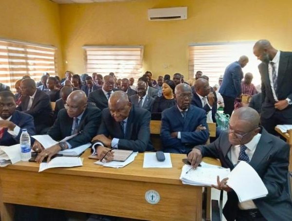 Oshiomhole storms Edo gubernatorial tribunal as INEC submits BVAS machines