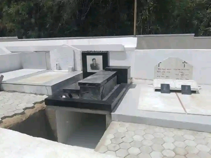 Tombs of the Useni family