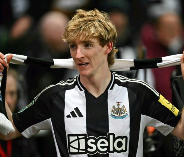 Newcastle reach League Cup final with 2-0 win over Arsenal