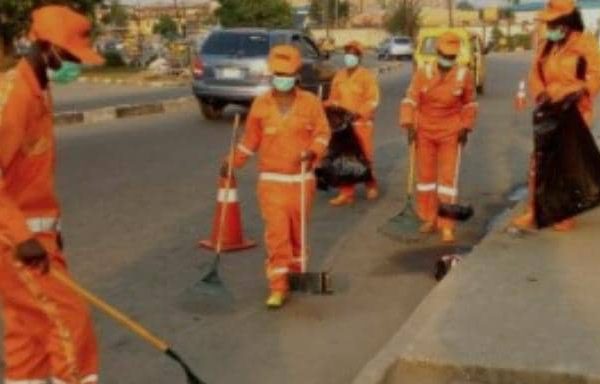 Lagos street sweepers accuse LAWMA of underpayment