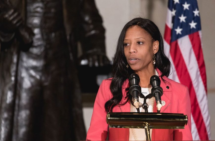 US First congresswoman dies at 49