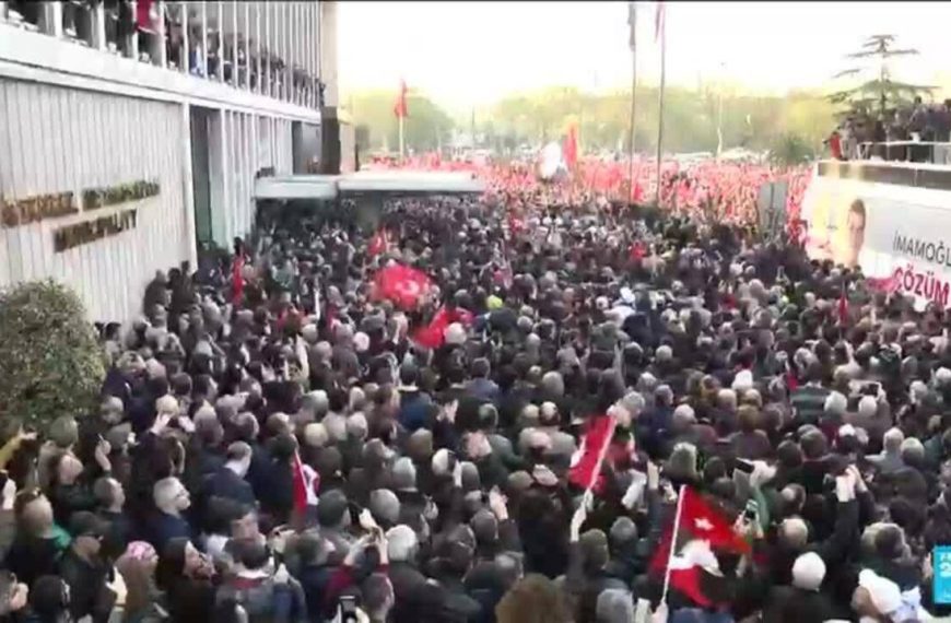 Massive protests in Istanbul