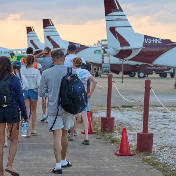 Passenger kills US Hijacker in mid-air showdown on Belize Plane