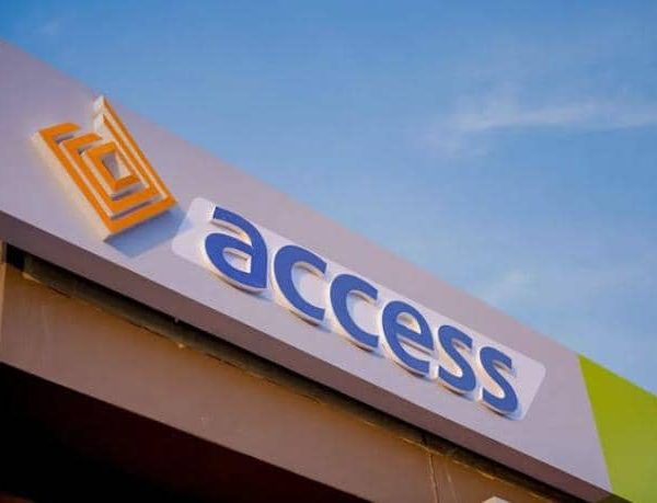 Access bank reacts to viral report of staff who filmed colleague