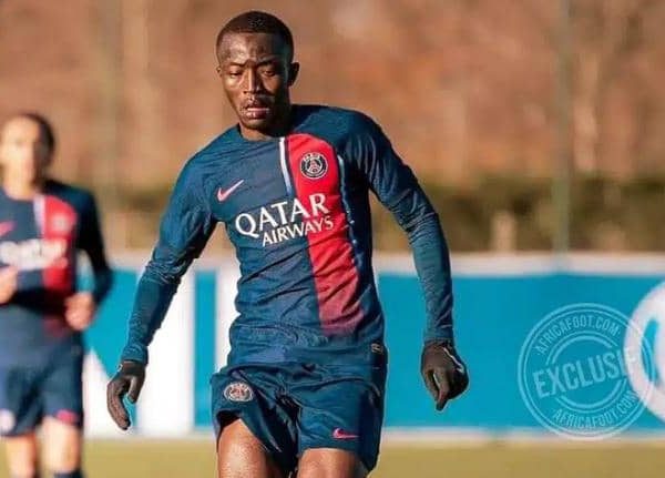 Manchester city raids PSG, snatches teen striker free