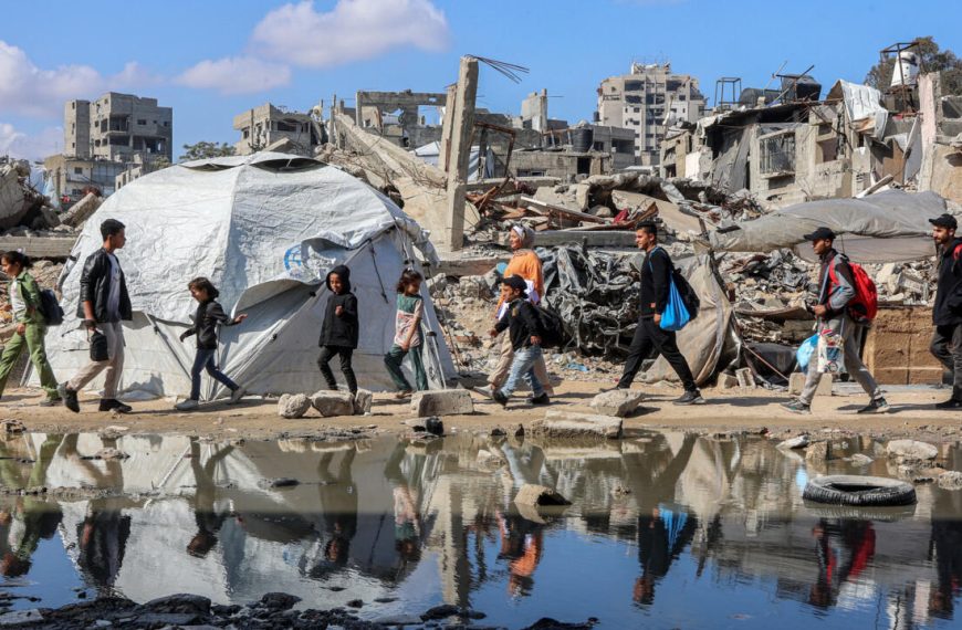 Israeli Minister says there no plans to allow aid into Gaza