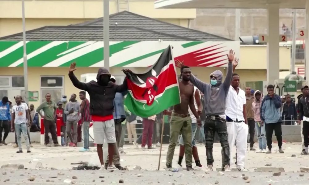 Kenya Police disperse drama group