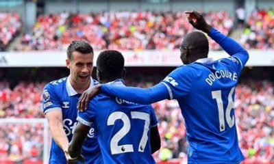 Everton players celebrating Ndiaye's equalizer