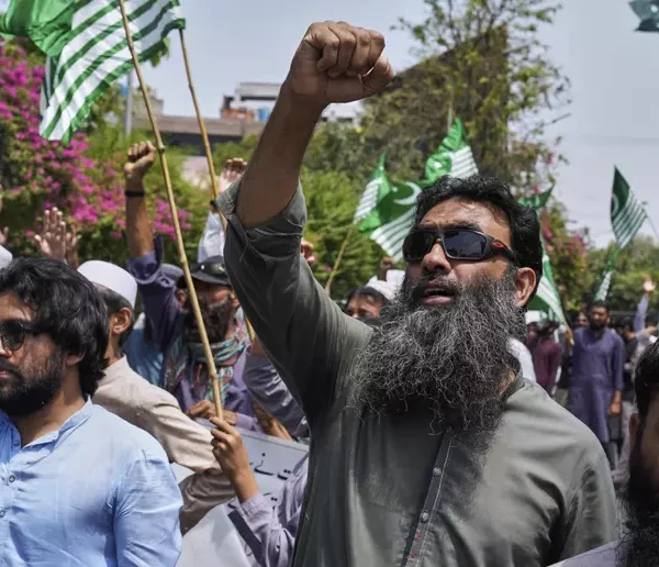 Pakistan scraps visas for Indian nationals