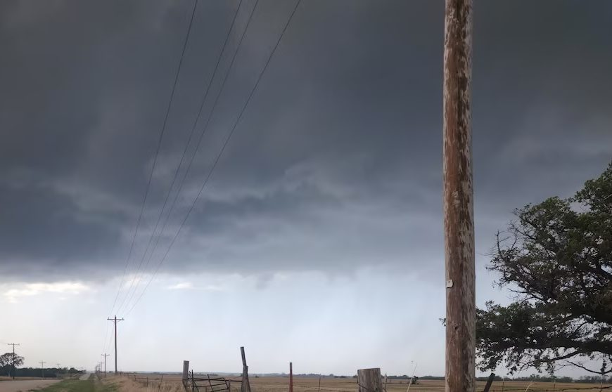 Storm in the US kills three, cuts poer supply to over 500K customers