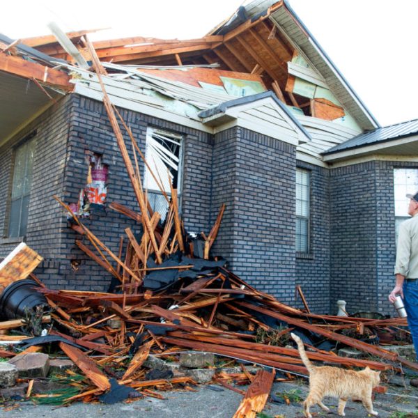 Violent storms and tornadoes rip US