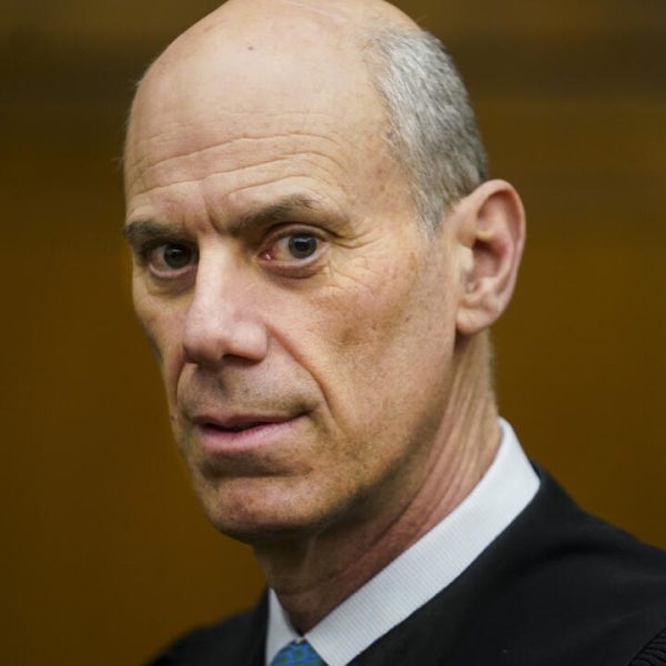 US Judge says to hold Trump for contempt of court