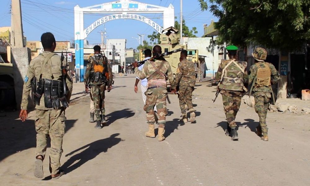 US-Somali airstrike as battle rages for key town