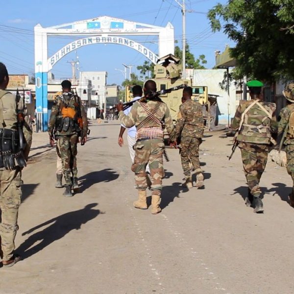 US-Somali airstrike as battle rages for key town