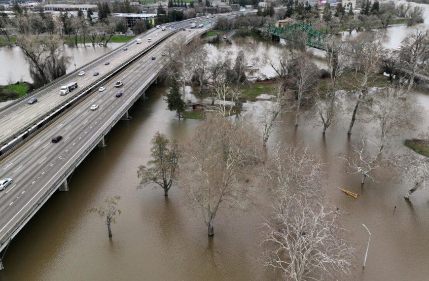 Storm death toll rises in Kentucky