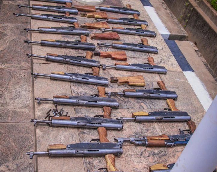 Arms trafficking ring uncovered: 27-year-old arrested with 21 fabricated AK-47 rifles