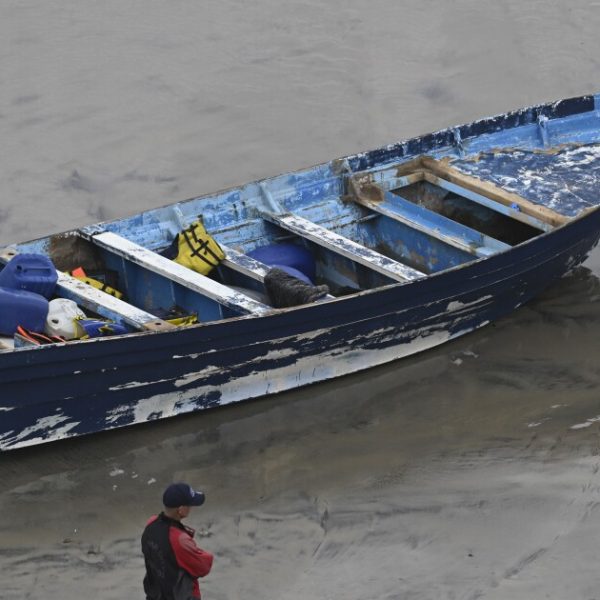 Boat capsizes of California coast, 3 dead, 5 missing.