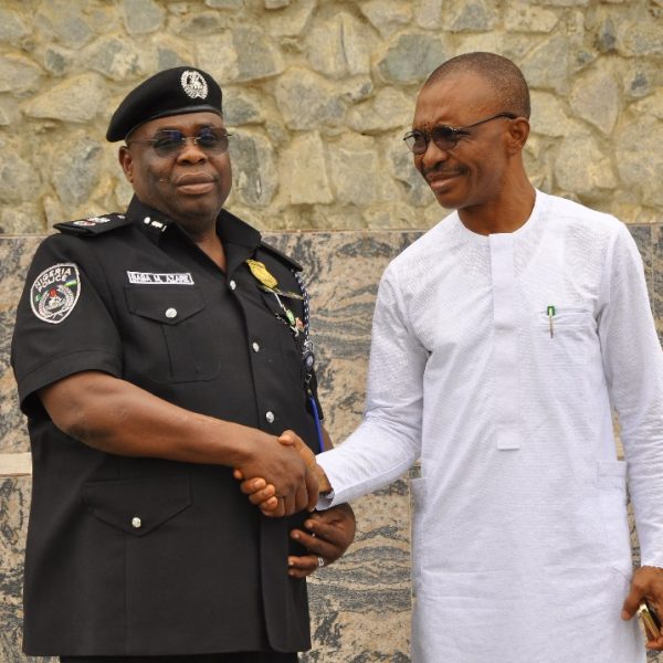 NDDC illuminates Akwa Ibom Police Command Headquarters with solar lighting
