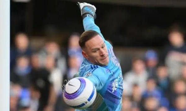Sels and Raya share Premier League Golden Glove in landmark 2024/25 season