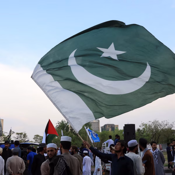 Pakistan vows truce, warns of retaliation