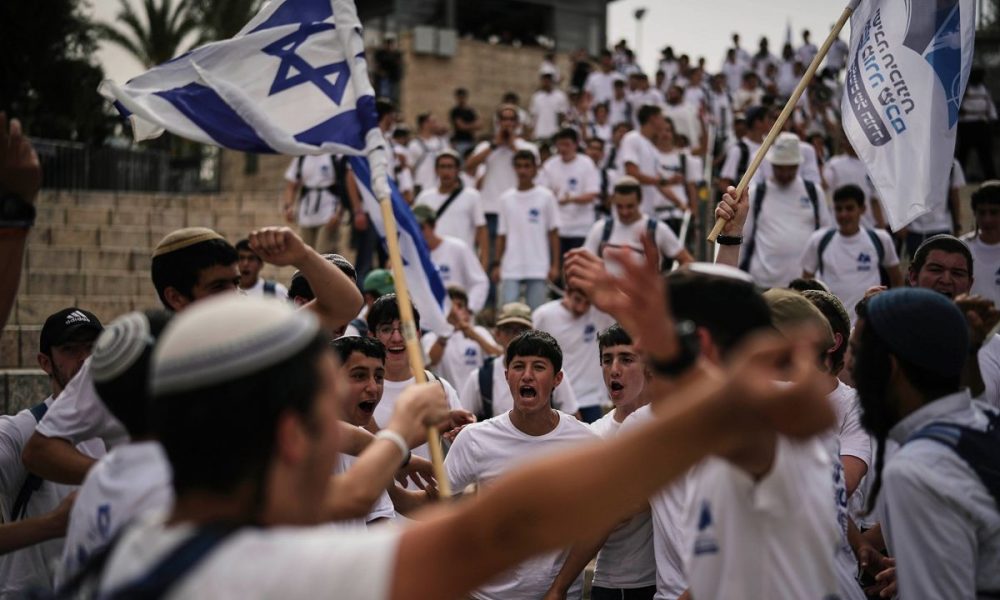 Israeli nationalists chanting 'death to Arabs' during Jerusalem march