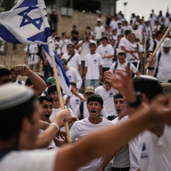 Israeli nationalists chanting 'death to Arabs' during Jerusalem march
