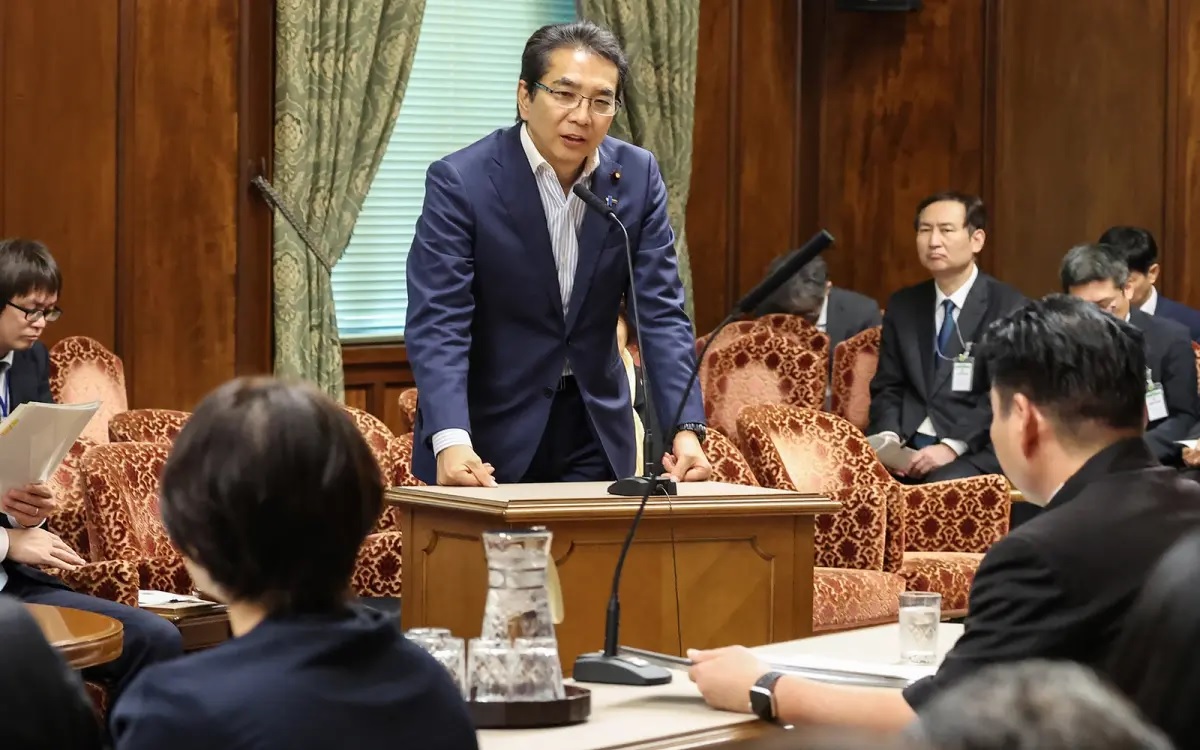 Japan's minister resigns over his comments about getting free rice