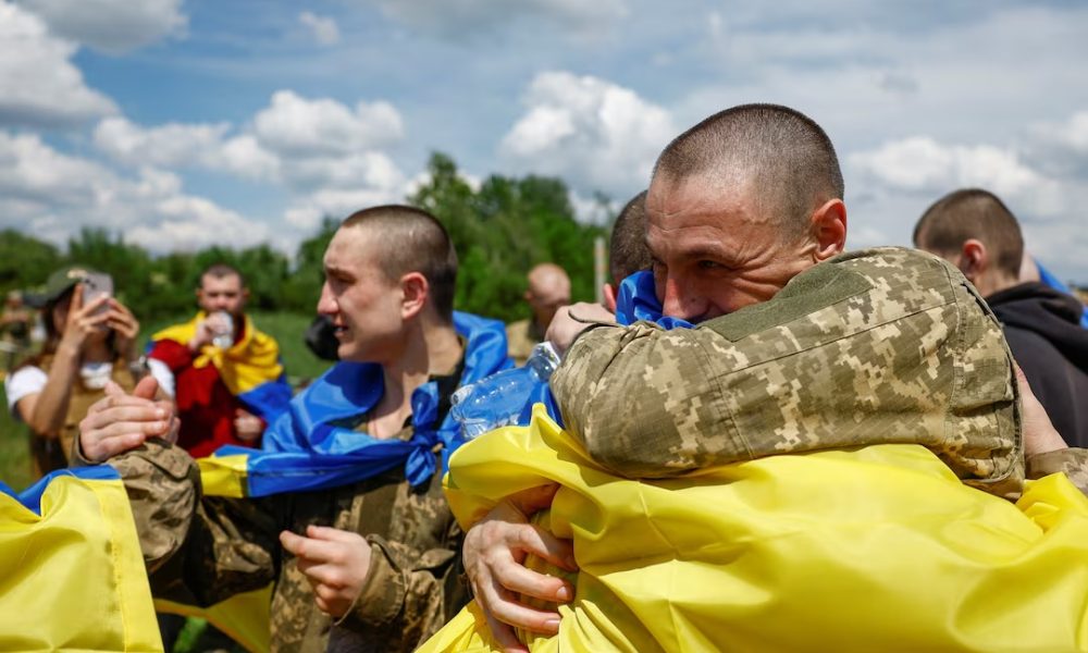 Russia and Ukraine complete historic '1,000 for 1,000 prisoner swap