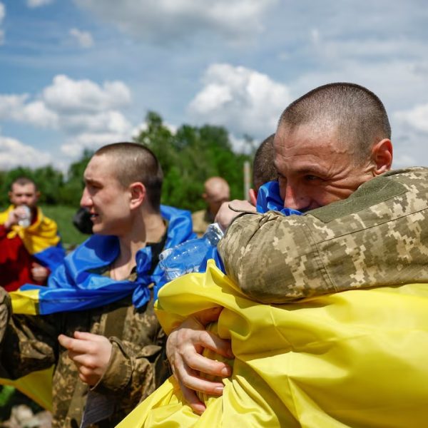 Russia and Ukraine complete historic '1,000 for 1,000 prisoner swap