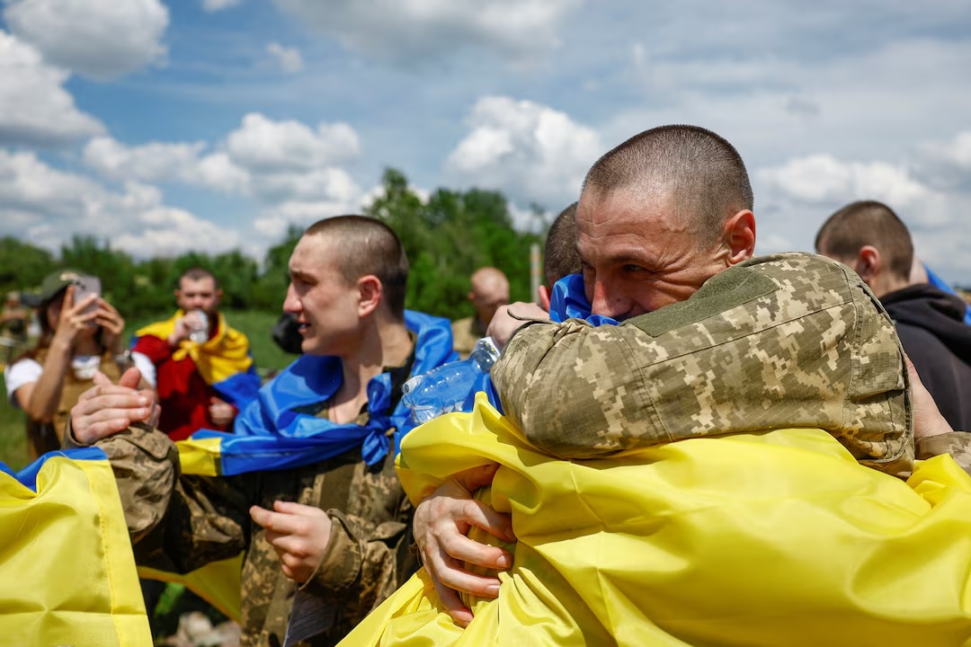 Russia and Ukraine complete historic '1,000 for 1,000 prisoner swap