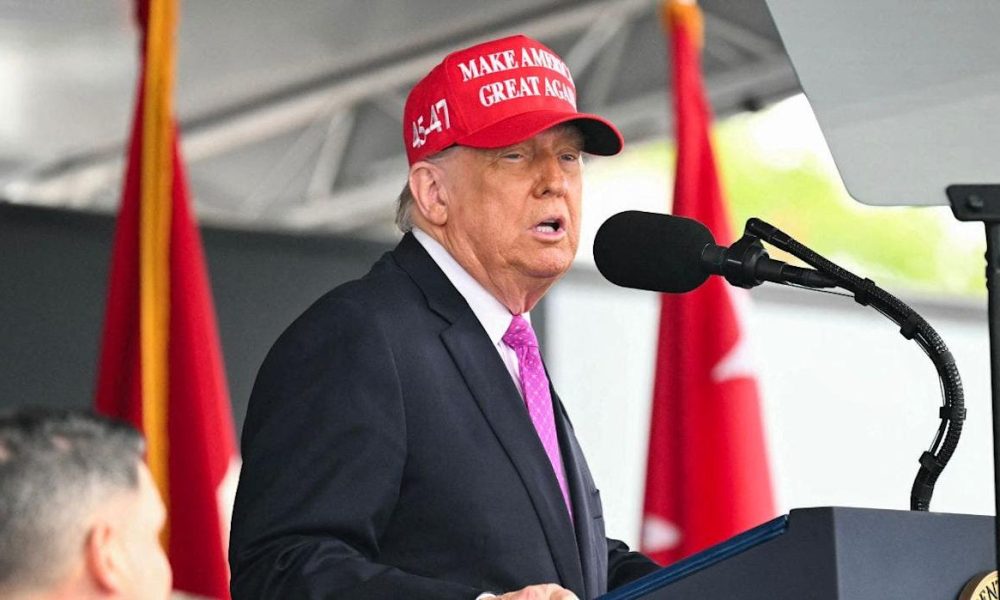 Trump hails WWest Point graduates