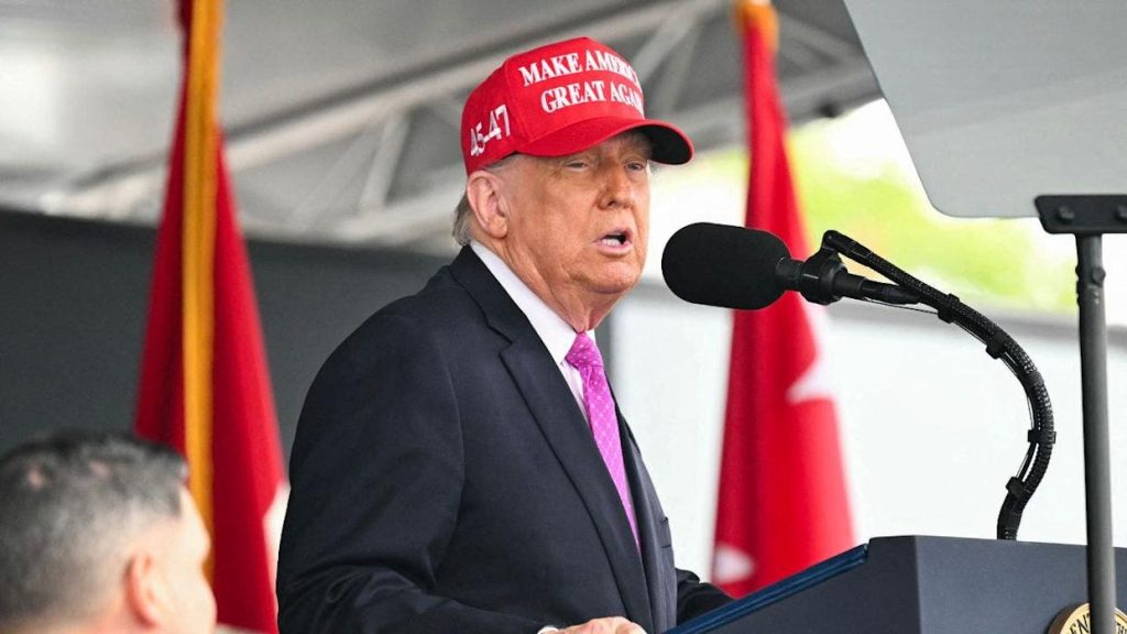 Trump hails WWest Point graduates