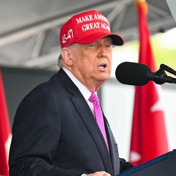 Trump hails WWest Point graduates