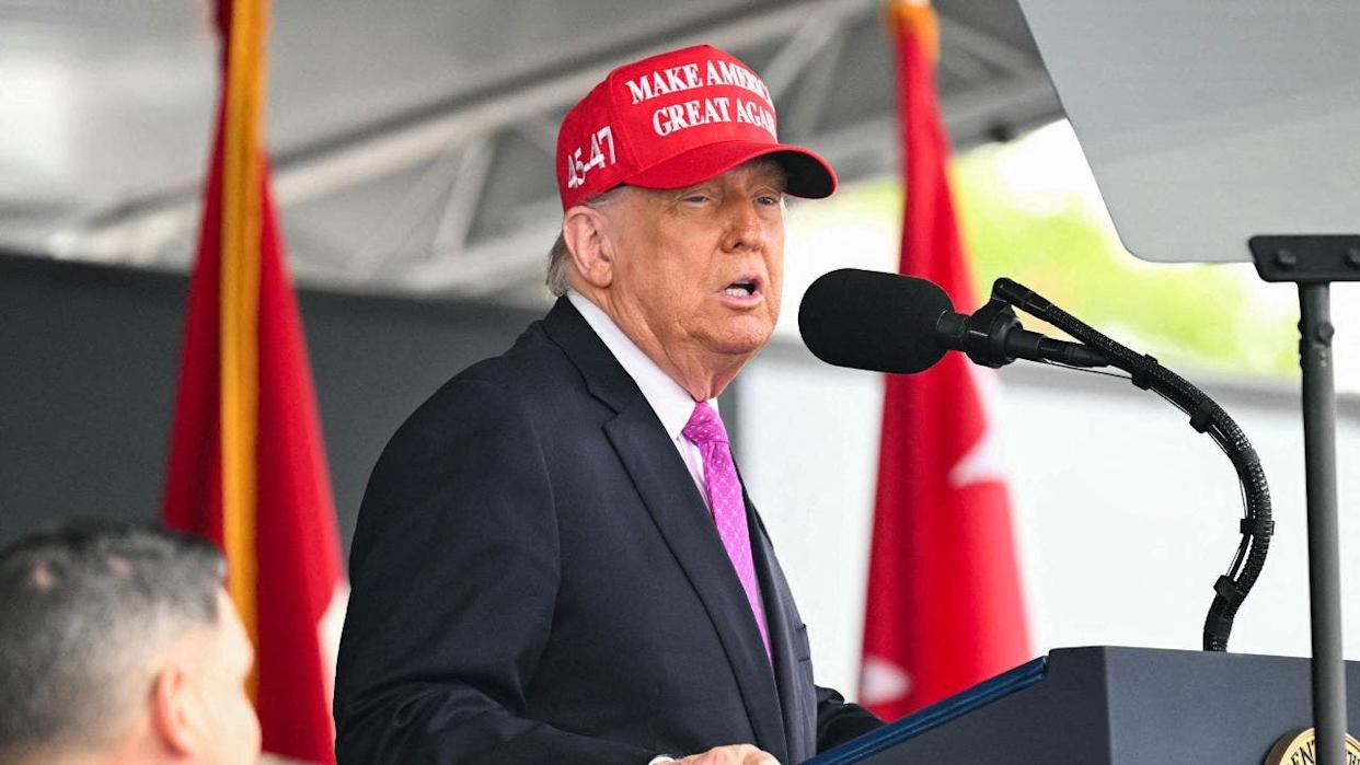 Trump hails WWest Point graduates