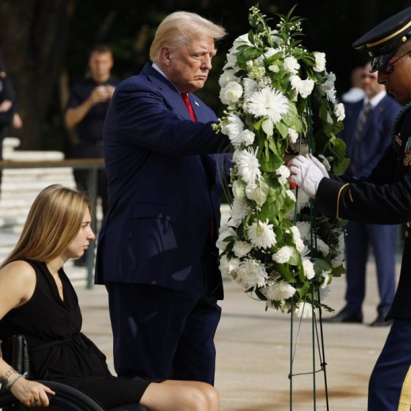 Trump honours fallen soldiers-Arlington memorial day