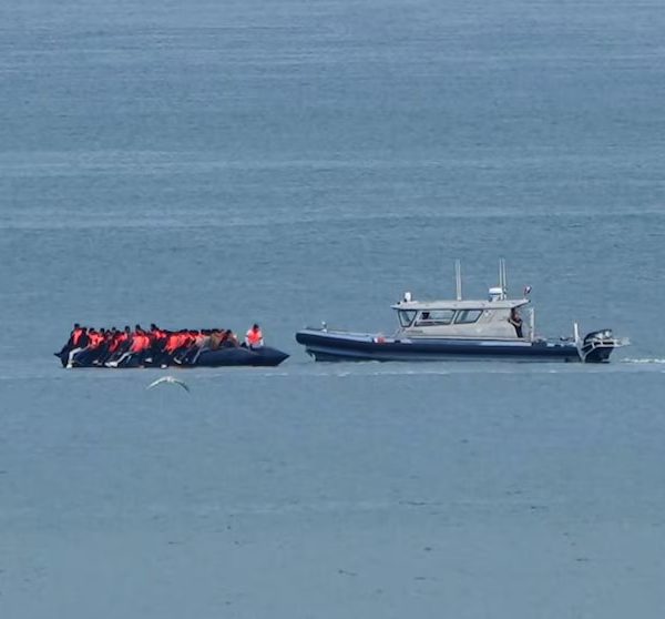 Two dead in attempt to cross the English channel