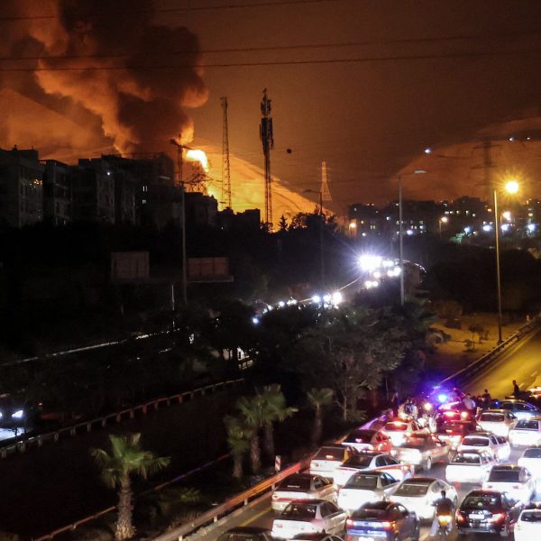VIDEO: Mass Exodus from Tehran as Israeli bombs rain down