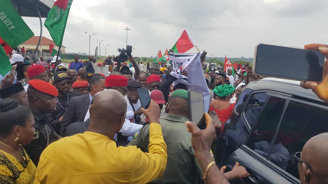 Crowd at the Chinua Achebe airport, welcoming, Chief Dr. Geoge Moghalu