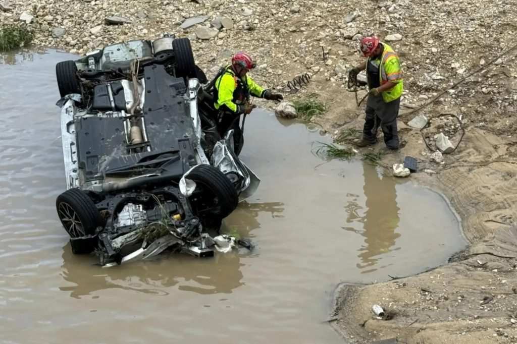 Death toll in San Antonio floods rises to 11-rescue team in search of the missing