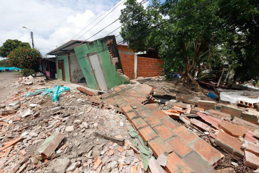 Earthquake 6.3 magnitude hits Bogota-Colombia